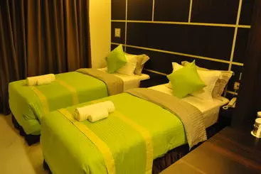 هتل Simry Beachside Maldives