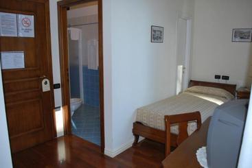 ホテル Taverna Bleu