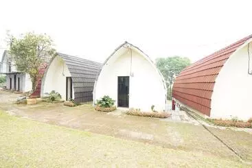 Hotelli Collection O 93732 Villa Opung