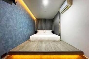 هتل Nights In A Box