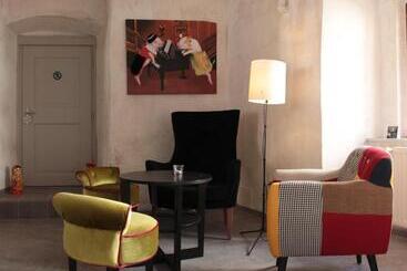 تختخواب و صبحانه Gavalier Design Rooms