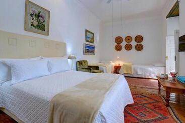 مبيت وإفطار 81 On Church Guest House