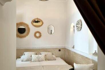 تختخواب و صبحانه Riad Les Rêves D'amélie