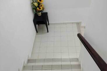 Cmn Hotel & Homestay