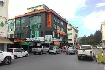 M Empire Motel