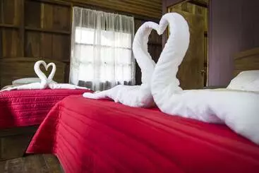 هتل Hidden Paradise Lodge