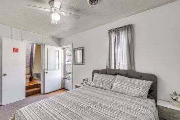 קוטג'' Harrisburg Home W/ Private Yard + Screened Porch!