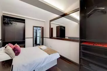 Huoneistohotelli The Chesham Residences