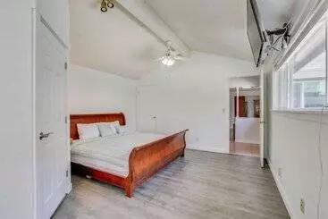 کلبه Renton Home: Gazebo W/ Tv & Bbq, 15 Mi To Seattle