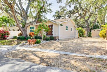 Inviting Sarasota Cottage: 5 Mi To Beach Access!