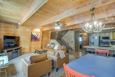 קוטג'' Island Park Cabin W/ Deck ~ 22 Mi To Yellowstone!