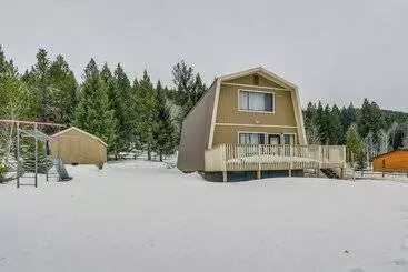 Mökkimajoitus Island Park Cabin W/ Deck ~ 22 Mi To Yellowstone!