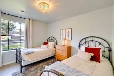 コテージ Lovely Bentonville Home W/ Grill: 1 Mi To Downtown