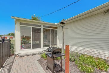 Landhus Quiet Greenwich Home W/ Pool + Screened Porch!