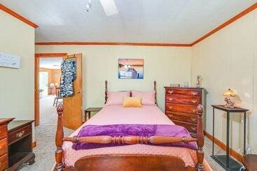 קוטג'' Serene Home Between Lake Jocassee & Lake Keowee!