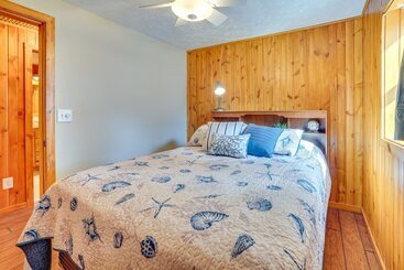 קוטג'' Waterfront Crofton Cabin   Boat Dock & Fire Pit!