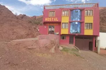 ユースホステル Hostal Salares
