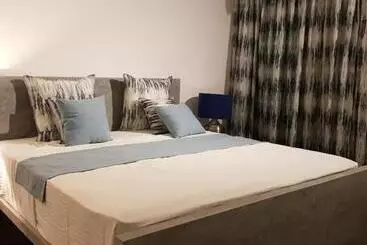 Aamiaismajoitus (B&B) Nagenahira Beach Villa