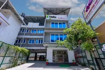 Hotel Treebo Vsaffron Regency,punnamada Lake