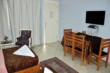 هتل Minya Compound Of The Armed Forces