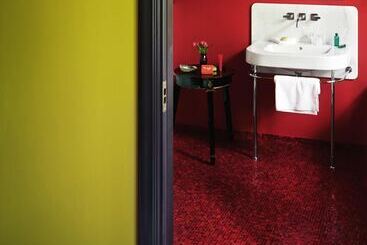 Dorsia Hotel & Restaurant