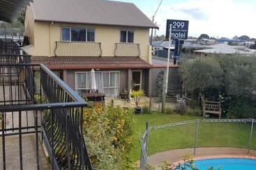 모텔 299 On Devon West