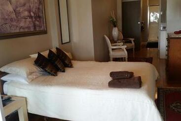 مُتل Nana Glads Beachfront Accommodation