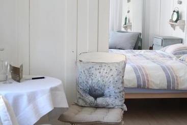 ホテル Bed And Breakfast Gantrisch Cottage Ferienzimmer