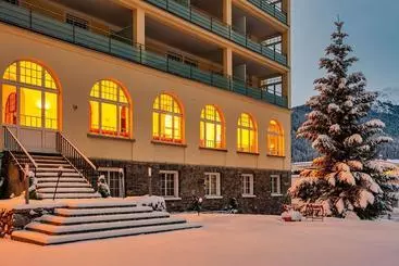 هتل Davos Inn