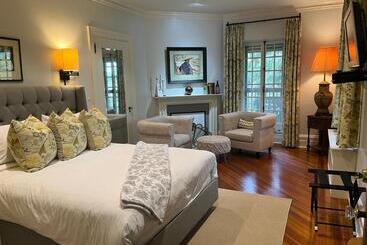 مبيت وإفطار Rushmore Estate