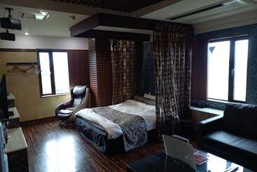 Hotel C Plus   Adult Only