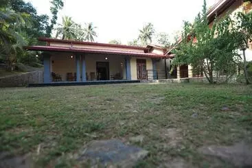 Hotelli W Hiriketiya