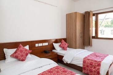 Отель Lychee Bagh