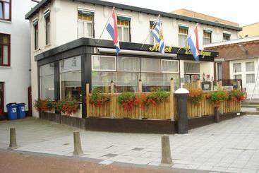 ホテル Tollenique