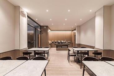 Hanting Hotelanyang Linzhou Avenue Bus Station