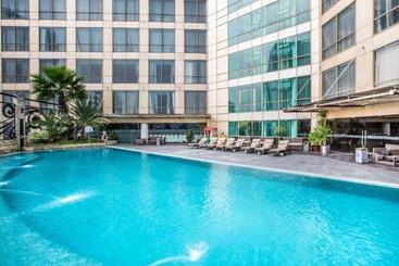 ホテル Wyndham Surabaya City Centre