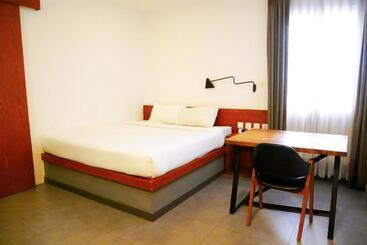 בית מלון כפרי Cheers Social Apartment &