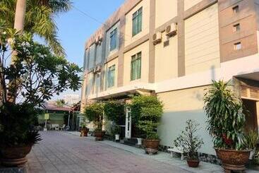 هتل Khách Sạn Trường Thịnh