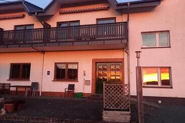 Majatalo Haus Nirgendwo