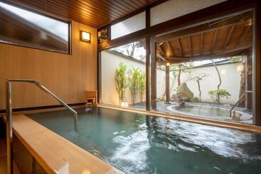 Рёкан Hohoemino Kuyufu Tsuruya