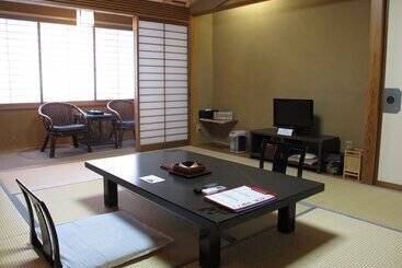 료칸 Unaginoyu No Yado Takuhide