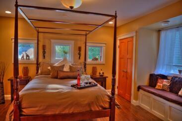 Shawnigan Suite B & B
