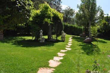 Отель Los Nidos De Santa Maria