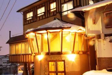 旅館 Marunaka Lodge