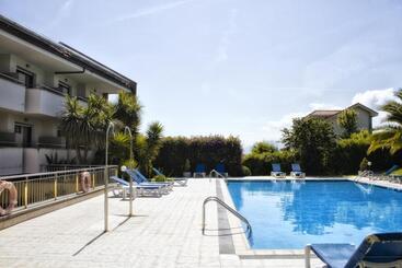 Szálloda Tereñes Costa