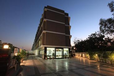 هتل Galaxy Inn Ahmedabad