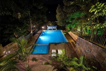 Nexstay Lakkidi Village Resort