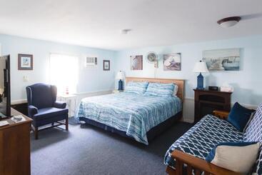 Motelli A Beach Breeze Inn