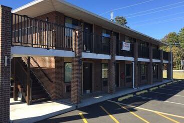 모텔 Brick Motor Inn