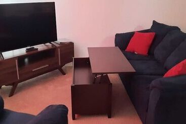 فندق على الطريق Model Towne Inn